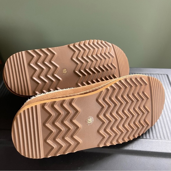 Quince - Australian Shearling Clog Slipper - UGG Tasman - Picture 5 of 6